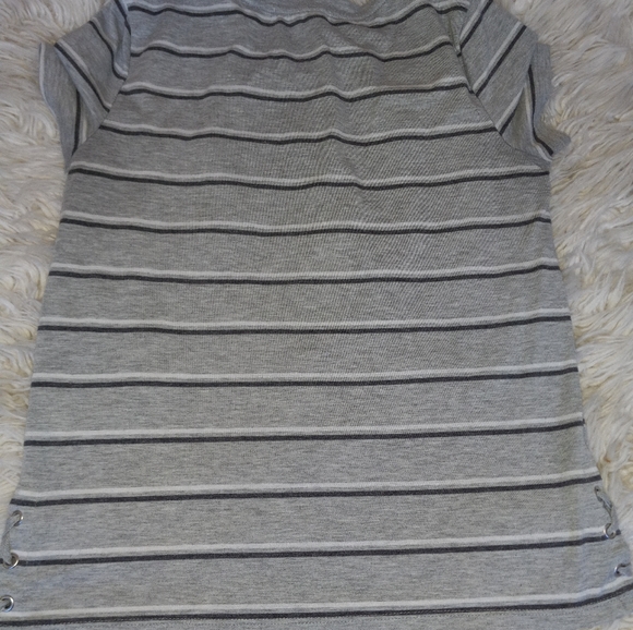grey and white stripes tee w/ detail on sides - Picture 3 of 5